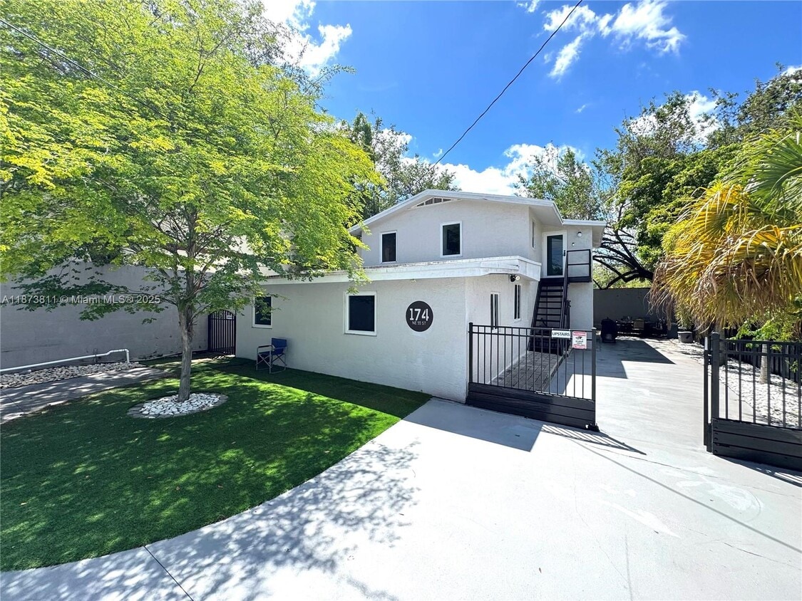 Primary Photo - 174 NE 55th St