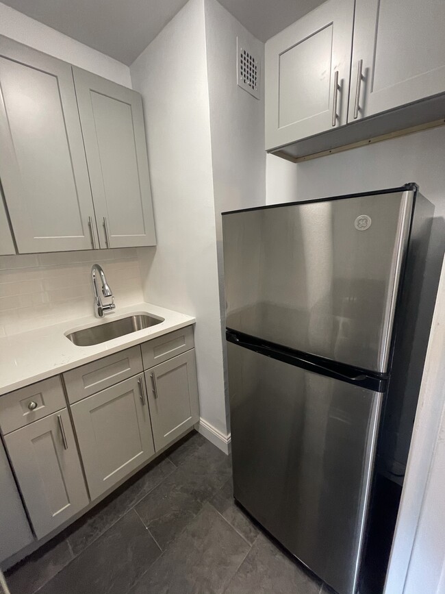 Foto del edificio - 1075 Sheepshead Bay Rd