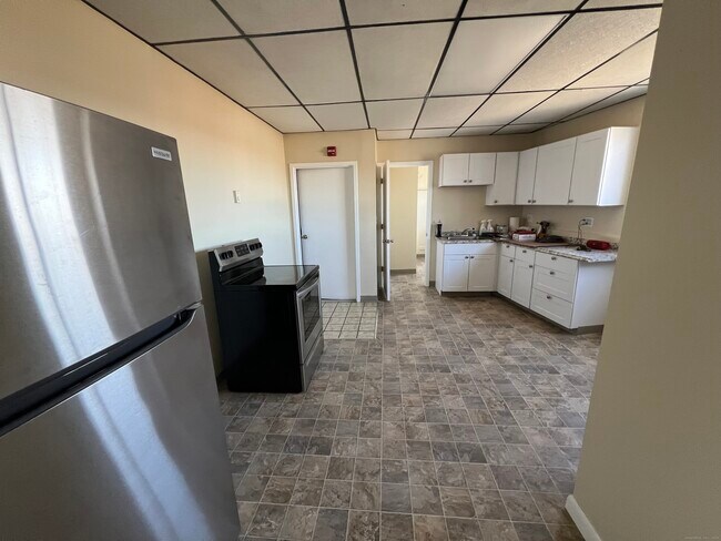 Foto del edificio - 33 Railroad Ave