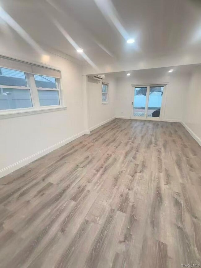 Foto del edificio - 110 N Parkside Dr