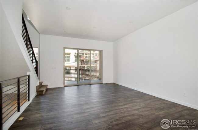 Building Photo - Beautiful 3 bed/3.5 bath Superior Townhome - Available May 4th!