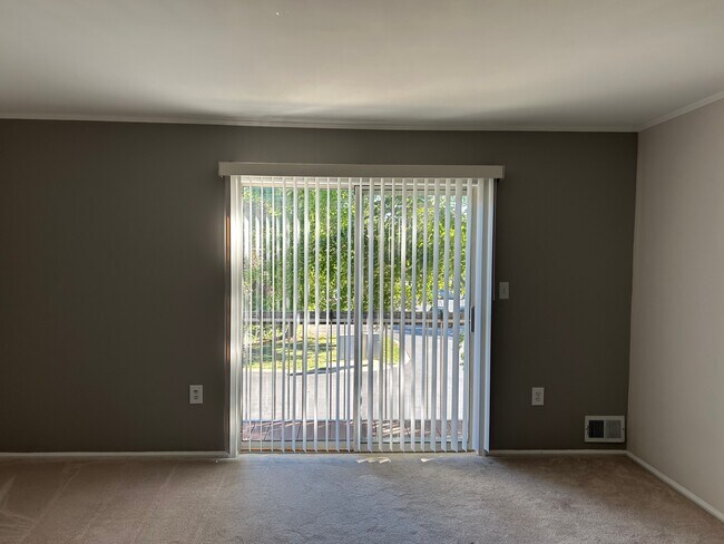Building Photo - 35 Coral Tree Ct