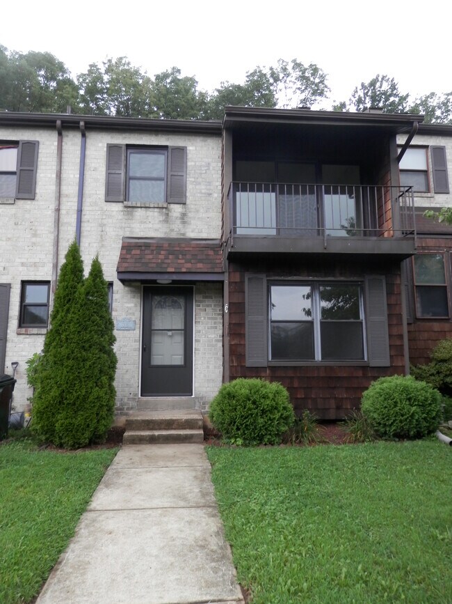 Building Photo - 132 Bishop Dr