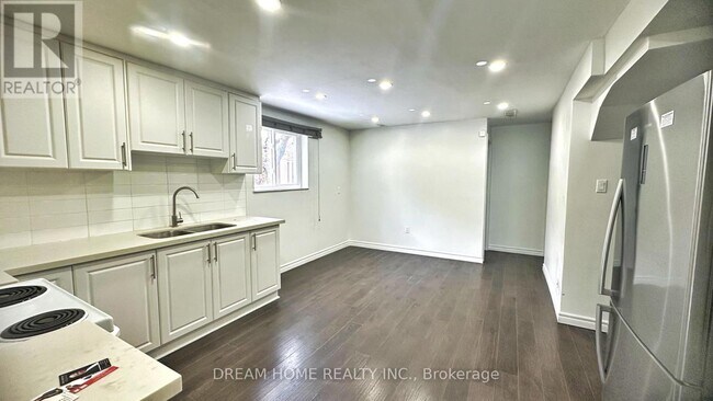 Building Photo - 51 Laxford Ave