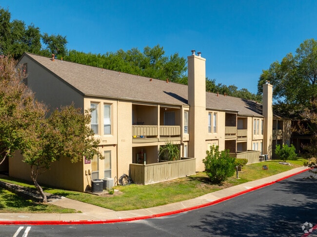 Building Photo - Woods of Brookhollow