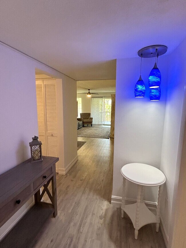 Foto del edificio - Updated 1 Bed/1.5 Bath Near the Beach! Great Amenities