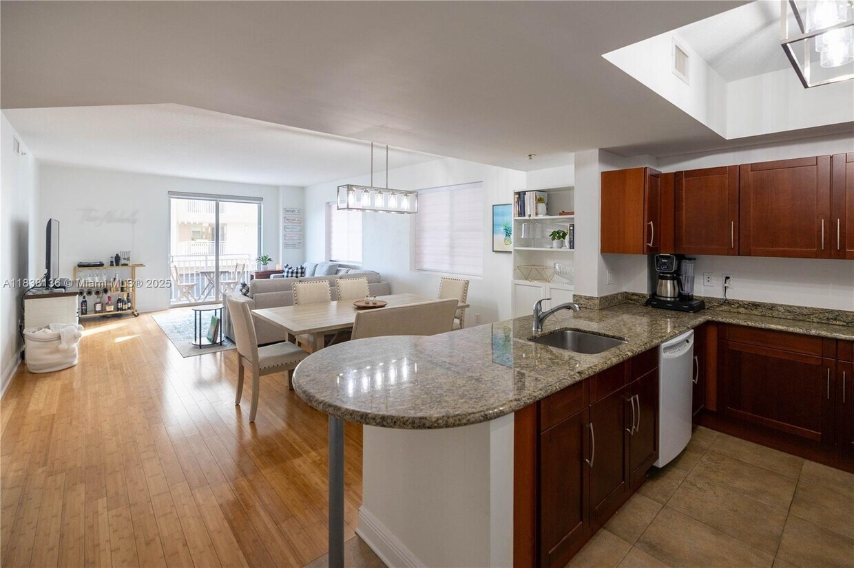 Foto principal - 7275 SW 90th St