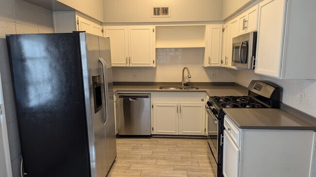 Foto del edificio - 6526 N 12th Place