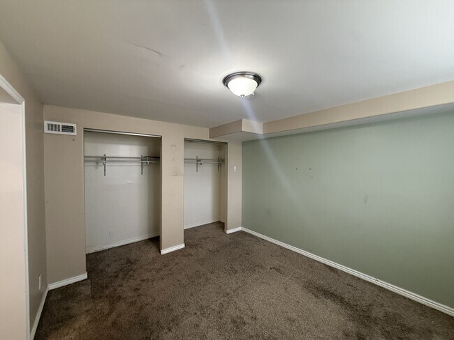 Building Photo - 1645 Parkway Ave