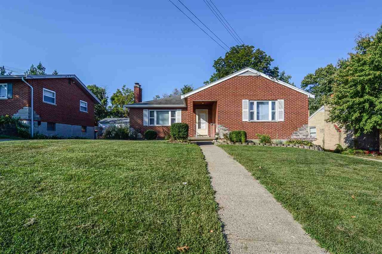 9 Bustetter Dr, Florence, KY 41042 House for Rent in Florence, KY