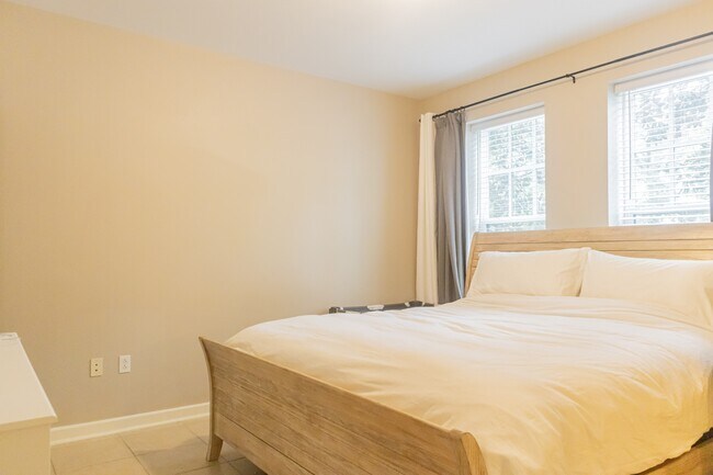 Foto del edificio - 1661 Riverside Ave