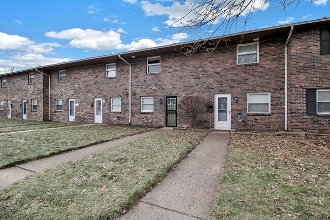 Foto del edificio - 1226 Woodbrook Cir W