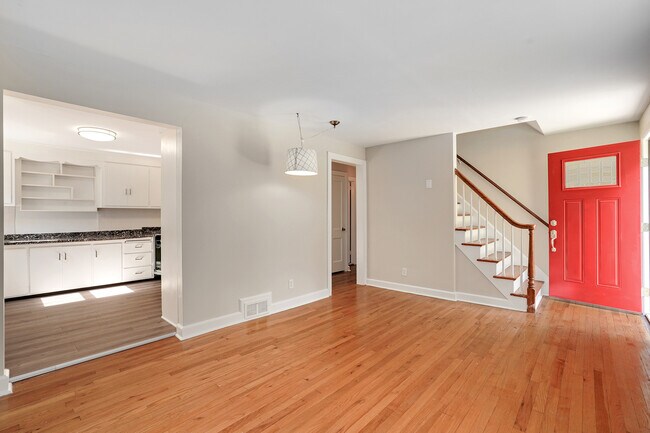 Foto del edificio - 51 Evergreen Rd