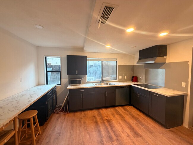 Foto del edificio - 3424 Bridgeford Dr