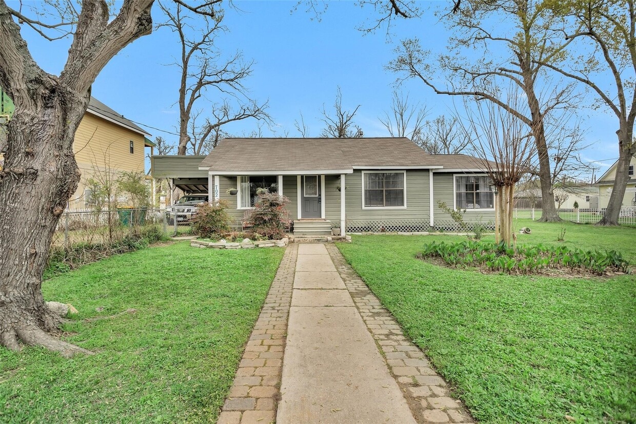 Primary Photo - 702 Caroline St