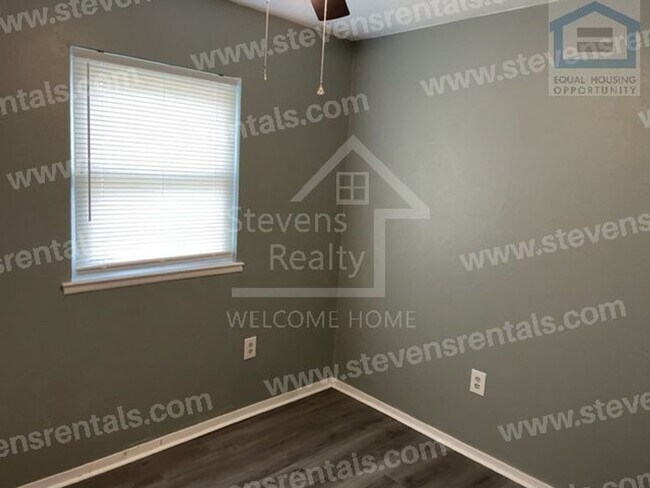 Foto del edificio - 426 NW Greenmeadow Dr