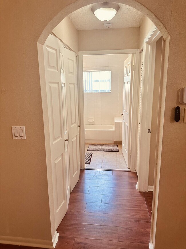 Foto del edificio - 8108 Summer Shores Dr