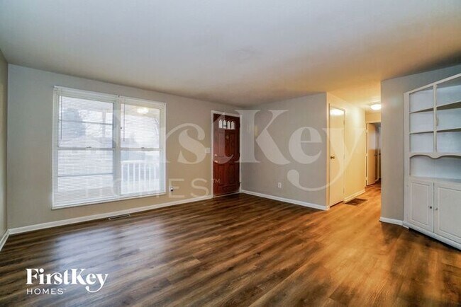 Foto del edificio - 1061 Harwood Dr