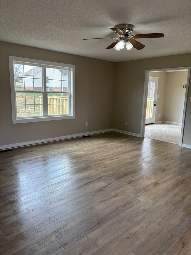 Foto del edificio - 648 Prince Phillip Way