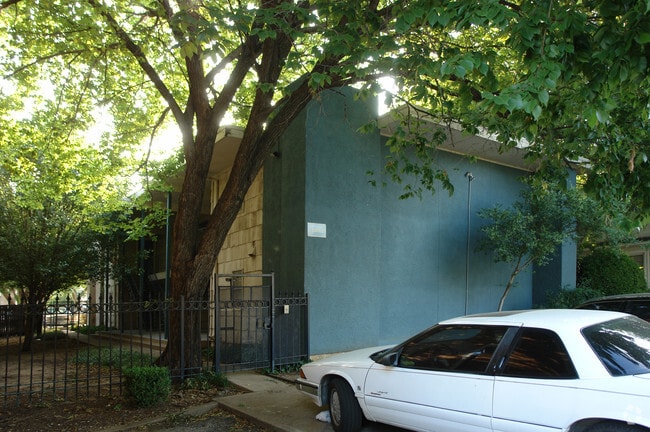 Building Photo - Hartford Annex