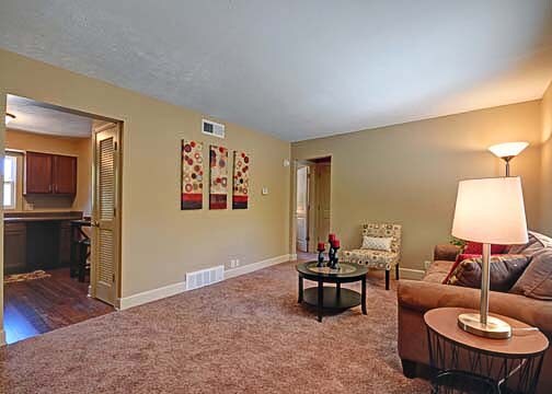 1 dormitorio sin escalones - 417 - 421 - 423 N 40th -- Auburn