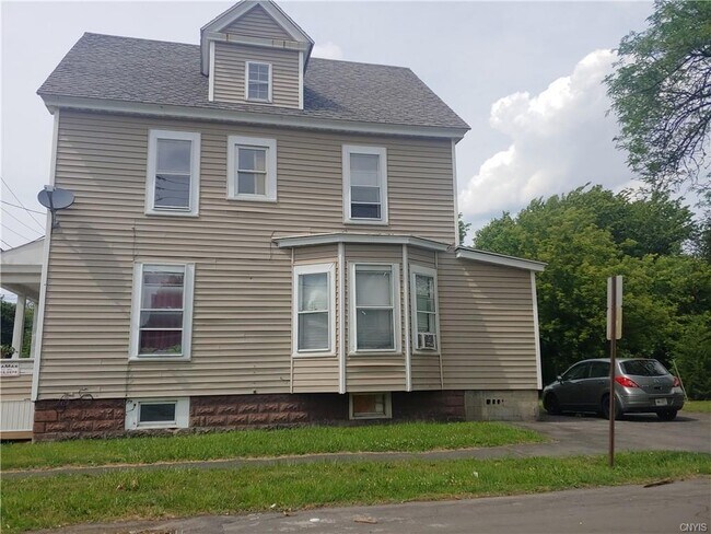 Building Photo - 205 Cadwell St