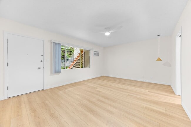 Building Photo - 4345 Ventura Canyon Ave