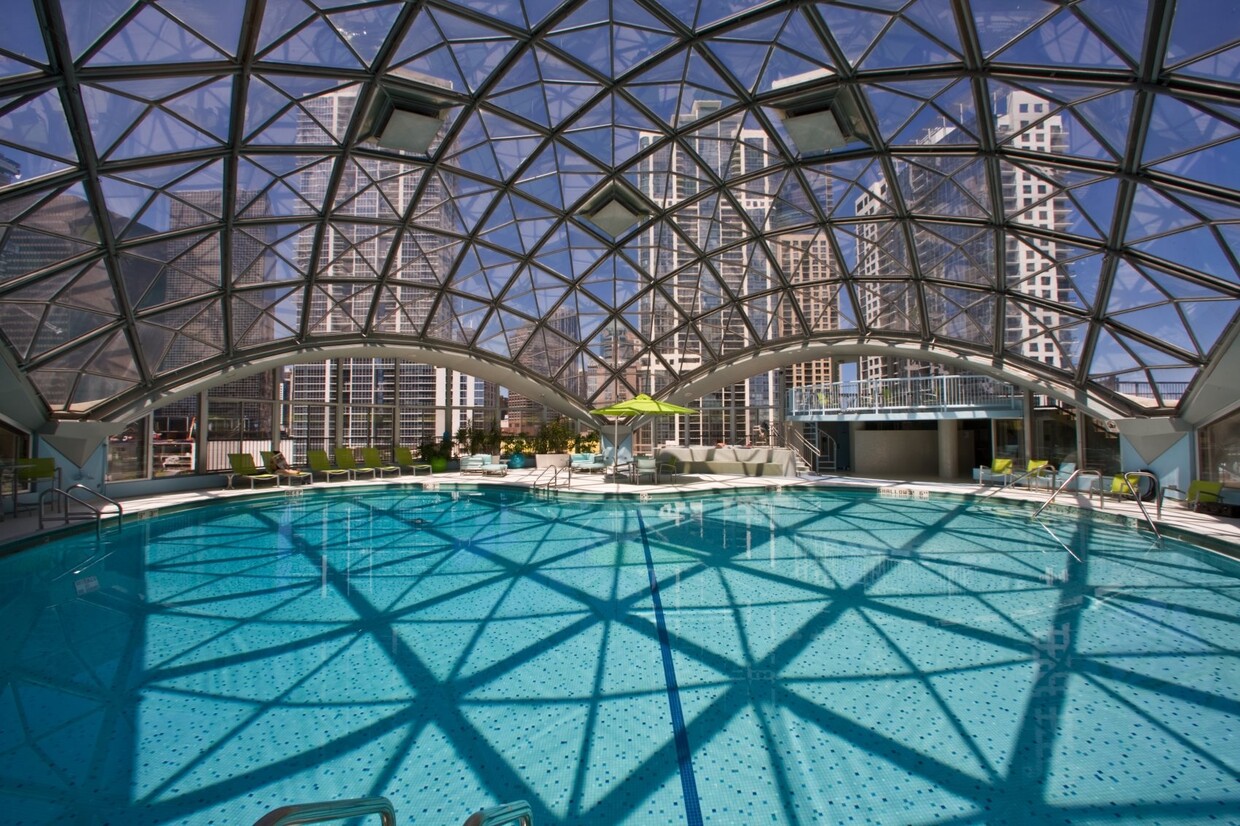 Domed pool - 400 E Randolph St