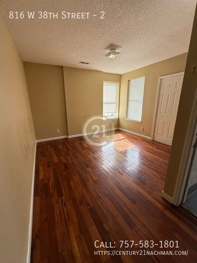 Building Photo - 816 W 38th St