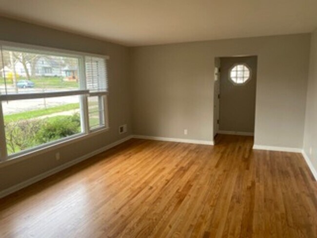 Foto del edificio - 1436 Plymouth Ave SE