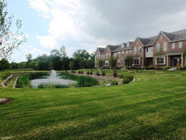 Foto del edificio - 13050 Woodridge Cir