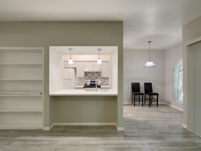 Building Photo - 6500 Harbor Town Dr
