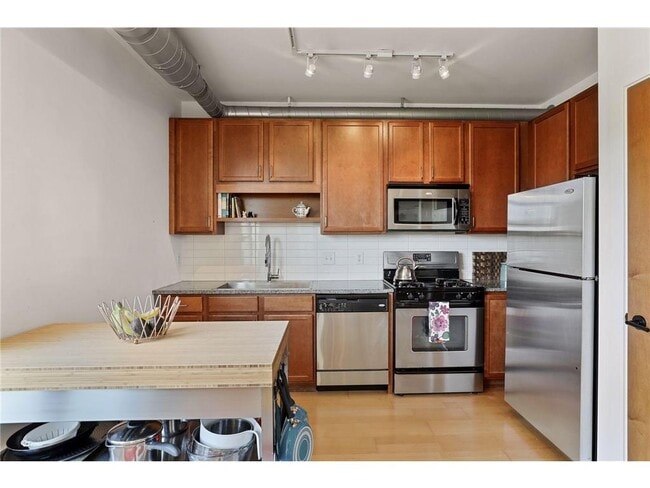 Building Photo - 15 E Franklin Ave