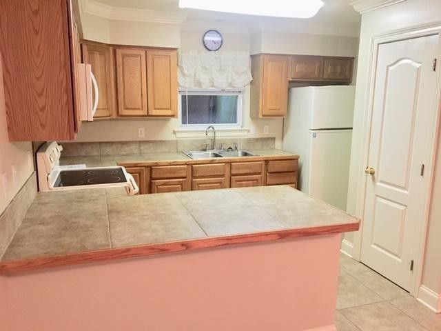 Eat-in kitchen - 19415 S Fitzmorris Rd