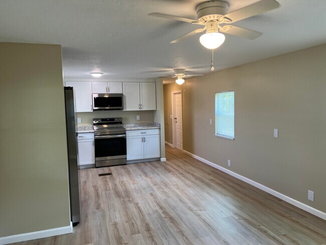 Building Photo - 1065 Moonlight Ct