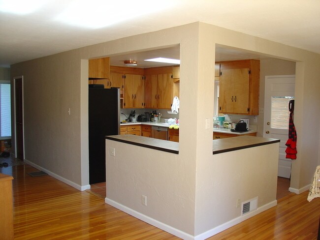Building Photo - 1826 Morningside Dr NE