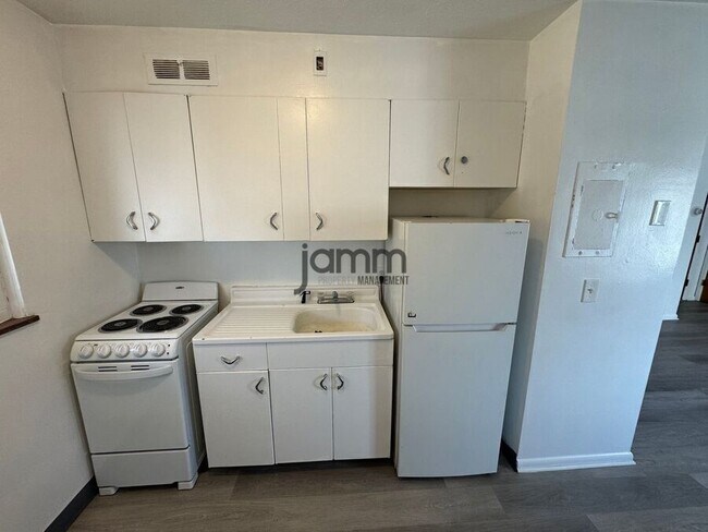 Building Photo - 4201 Rocky River Dr
