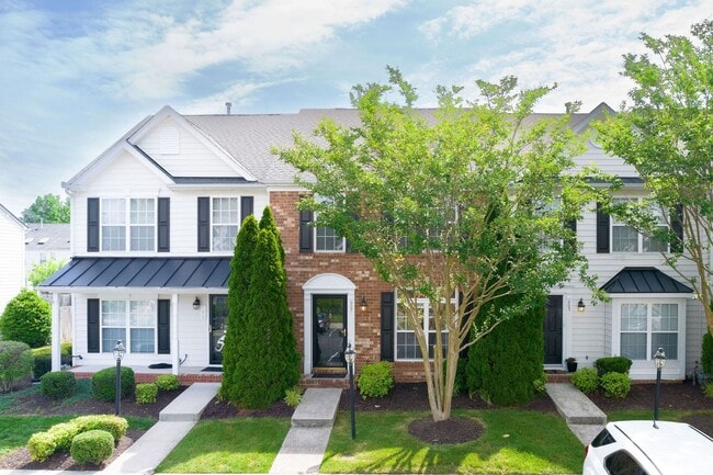 Foto del edificio - Well-maintained townhouse in Richmond