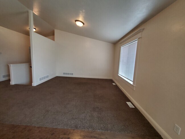 Building Photo - 3840 Slate Dr