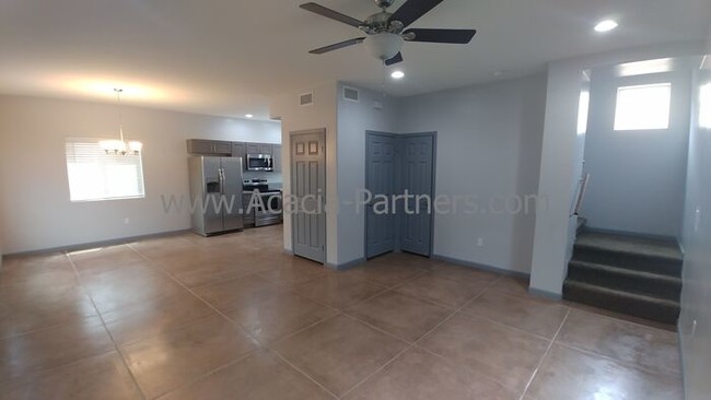 Foto del edificio - Two Bedroom Town Home