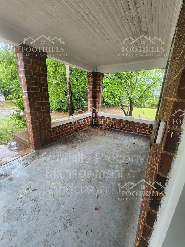 Building Photo - 1208 W Whitner St