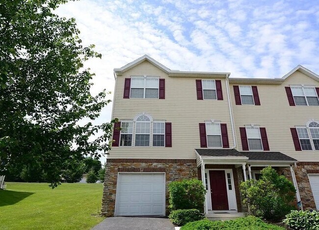 Frente - 455 Madison Dr