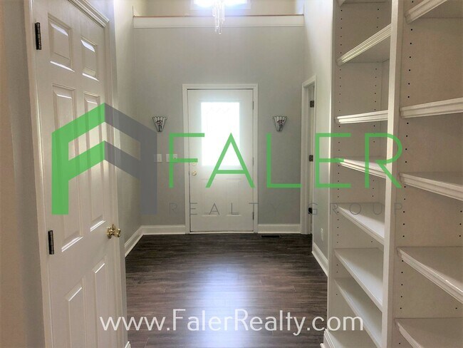 Building Photo - Show-stopping rental available - Lots of S...