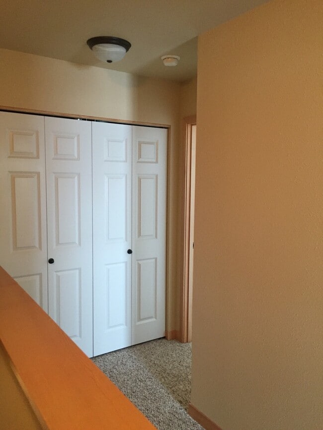 Building Photo - 3 Bedroom 2 Bathroom 4-Plex