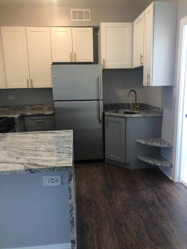 Foto del edificio - 2949 W Peterson Ave