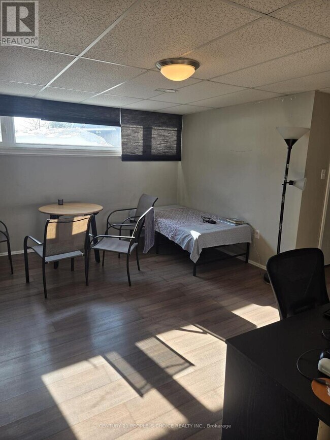 Photo du bâtiment - 71 Montvale Dr