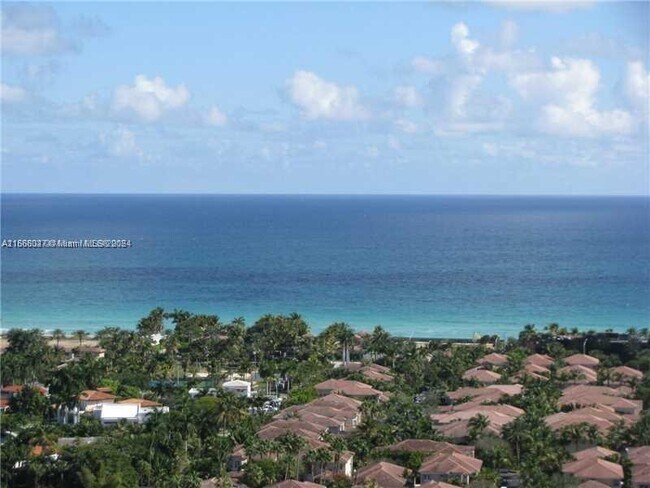 Foto del edificio - 19355 Turnberry Way