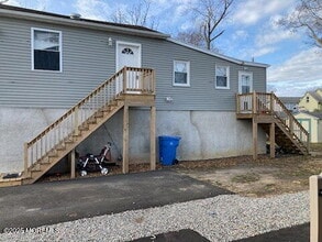 Building Photo - 13 Grove Pl