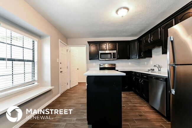 Building Photo - 1704 Panola Dr