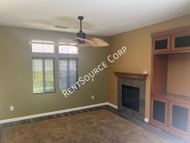 Building Photo - 3 Bedroom Home For Rent in Valencia